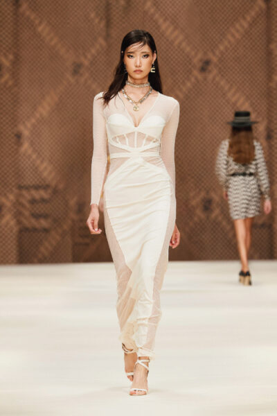 Vestido Red Carpet cut out de tul